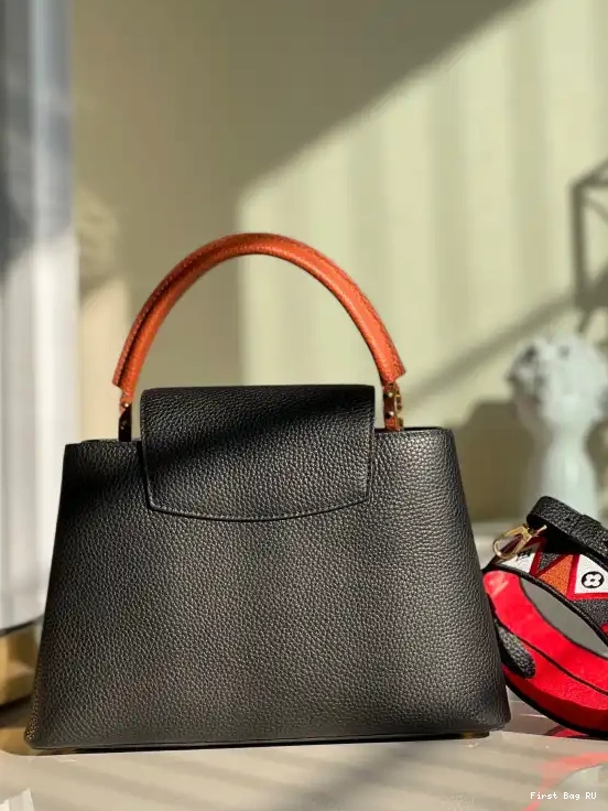 First bag MM LOUIS VUITTON CAPUCINES 0518